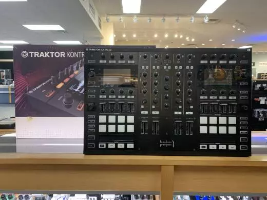 Native Instruments - TRAKTOR KONT S8